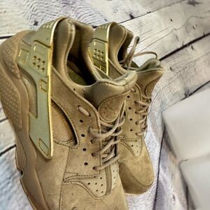 Nike Tan Sneakers